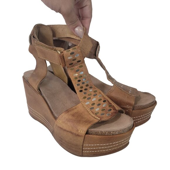 Antelope NWT Tan Leather Platform Wedge Sandals metal detail ankle strap Size 37 - Picture 1 of 10